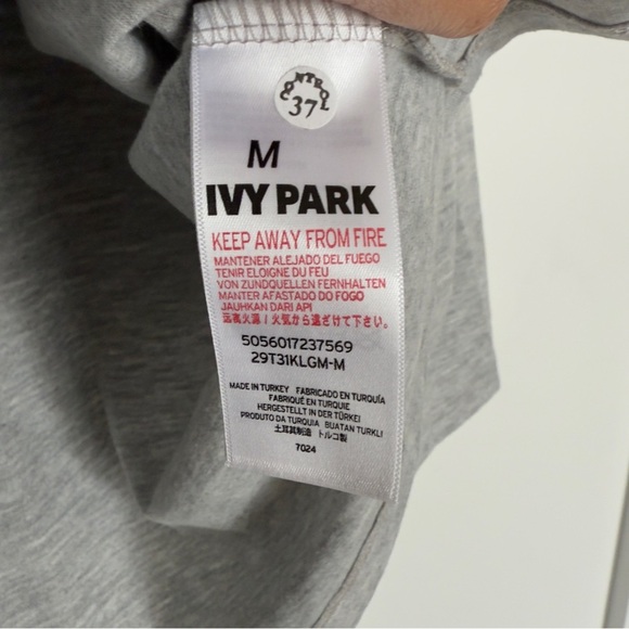 Ivy Park Grey Cropped Logo Tee – Size M - Picture 4 of 7